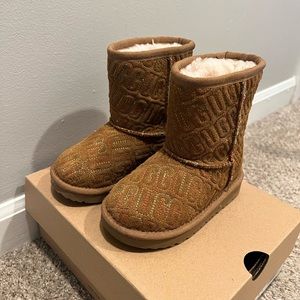 UGG Toddler T Classic II Graphic Stitch